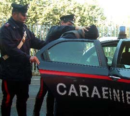 Estorce soldi a una prostituta