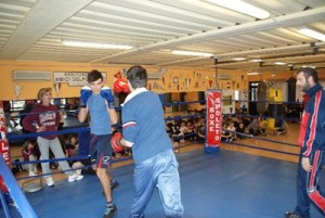 Gli studenti dei licei a lezione di boxe