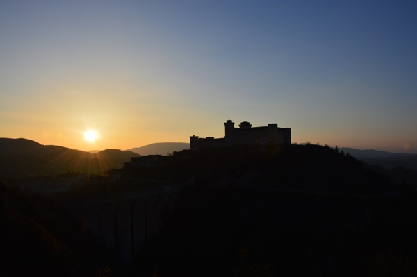 Foto del Giorno, tramonto sulla Rocca di Alessia Rosati