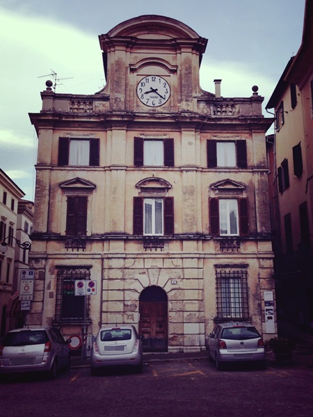 Foto del Giorno, l'orologio di piazza della Libertà di Milena Proietti Neri