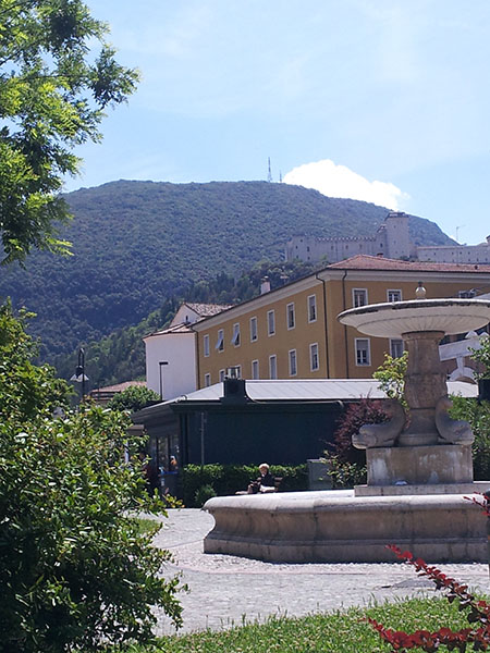 Foto del Giorno, la Rocca da piazza Vittoria