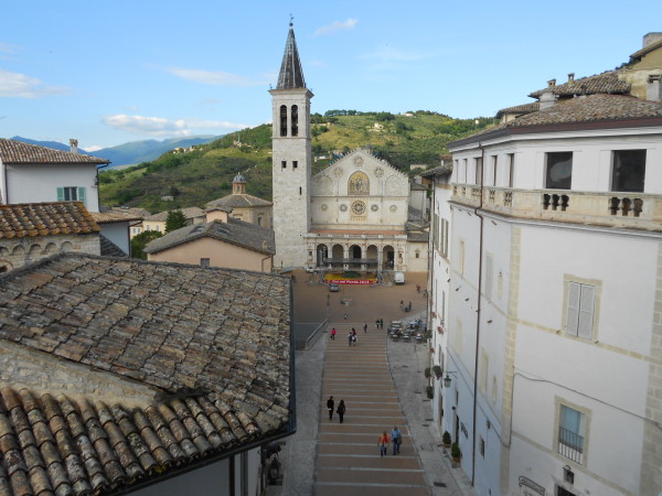 Spoleto, la foto del giorno è piazza Duomo di Giovanni Ceccarelli