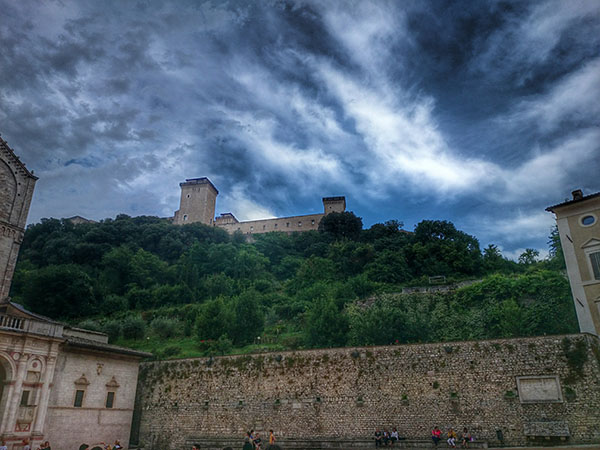 Spoleto, nubi sulla Rocca di Roberto Mazzanti