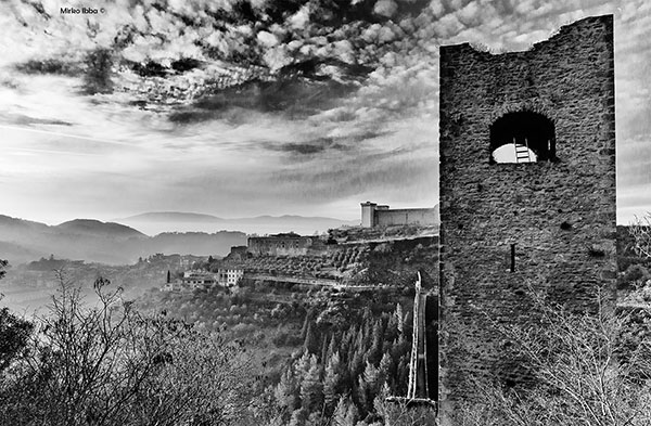 Spoleto, la foto del giorno è "Atmosfere" di Mirko Ibba