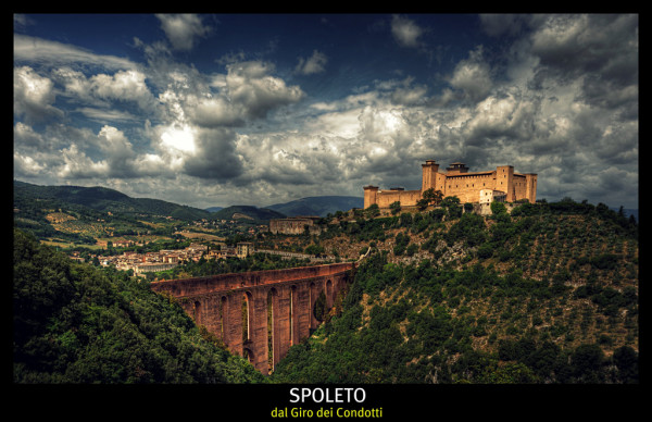 Spoleto, la foto del giorno è Rocca e Ponte dal giro dei Condotti di Piero Errera