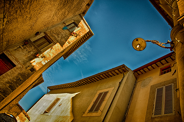 Spoleto, la foto del giorno è via Brignone di Piero Errera