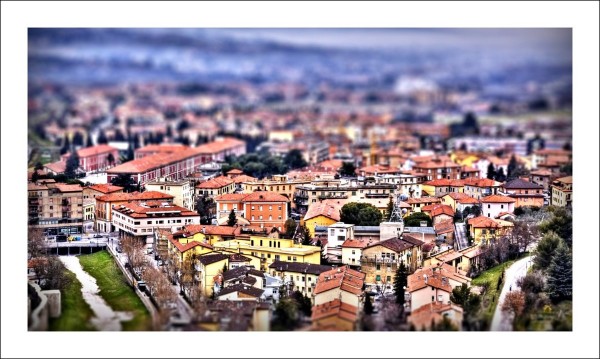 La foto del giorno è "Spoleto in miniatura" di Roberto Mazzanti