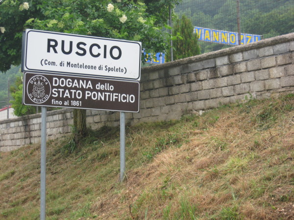 Spoleto, la foto del giorno è Ruscio: Dogana dello Stato Pontificio