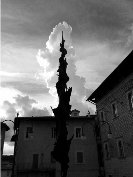 Spoleto, la foto del giorno è Nuvole e ferro di Nicolò Marchi