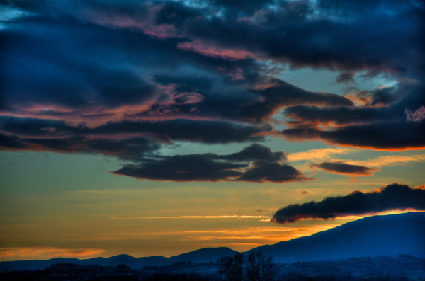 Foto del giorno, tramonto sulle campagne spoletine di Piero Errera