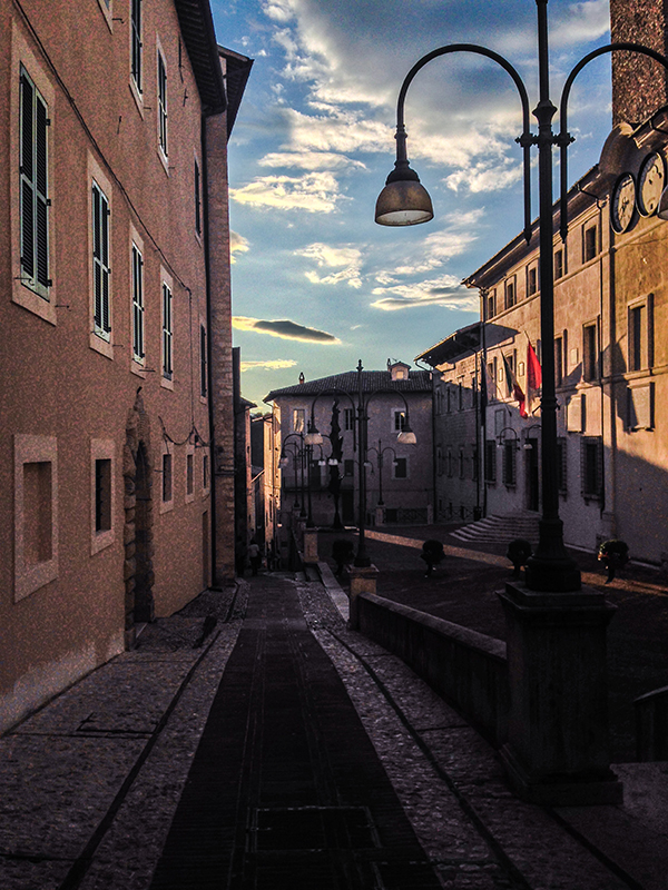 Spoleto, via del Municipio è la foto del giorno di Maria Letizia Mancini