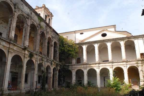 Spoleto, la foto del giorno è "L'Anfiteatro abbandonato" di Silvia Fiore 