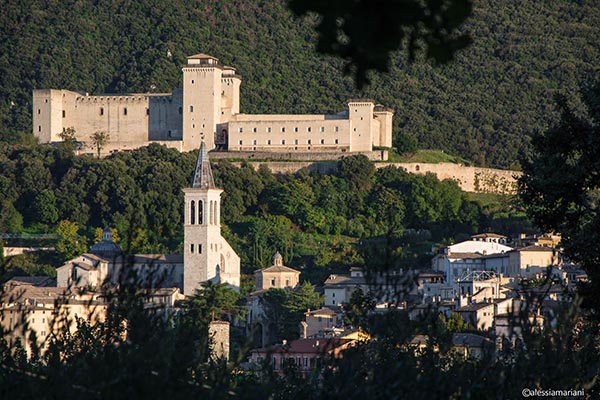 Spoleto, la foto del giorno è "Scorci" di Alessia Mariani