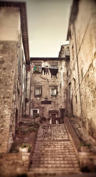 Spoleto, la foto del giorno è "Angoli nascosti" di Lucia Panetti