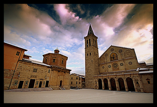 Spoleto, neve in piazza Duomo per l'ultimo dell'anno di Piero Errera