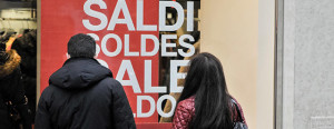 Roma, primo giorno di saldi invernali in via del Corso