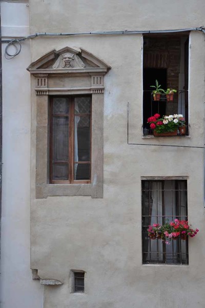 Spoleto, la foto del giorno è "In via del municipio" di Roberto D'Agata