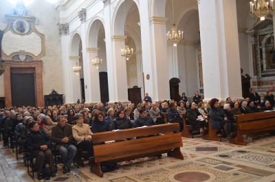 Messa Crismale - fedeli in Duomo