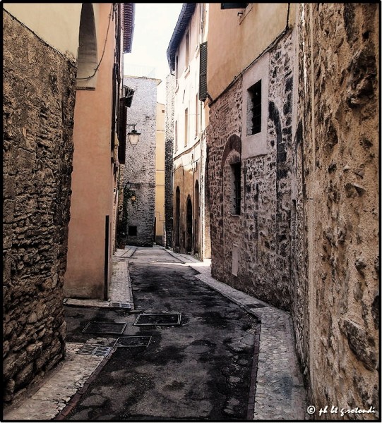 Spoleto, la foto del giorno è "Via della Trattoria" di Giustino Rotondi