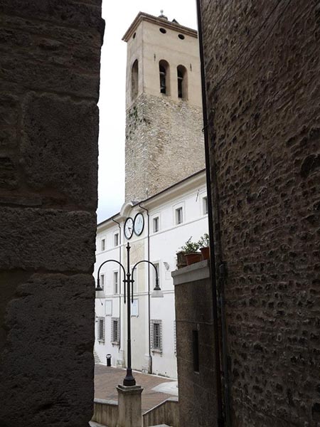 Spoleto, foto del giorno è "Torre campanaria del Comune" di Emanuele Ubaldi