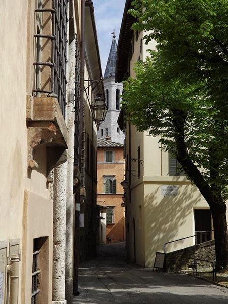 Spoleto, la foto del giorno è "Via del Duomo" di Emanuele Ubaldi