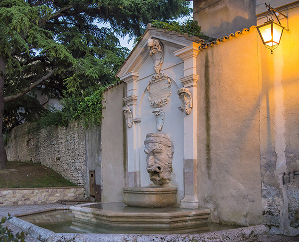 Spoleto, la foto del giorno è la "Fontana del Mascherone" di Adriano Annino