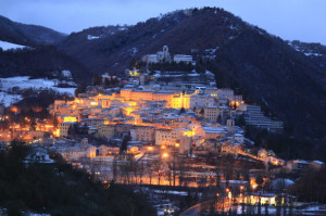 cascia-neve-night