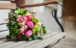 pink-and-green-bouquet-23027-400x250