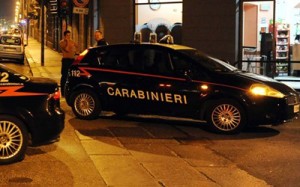 Ubriaco picchia i carabinieri